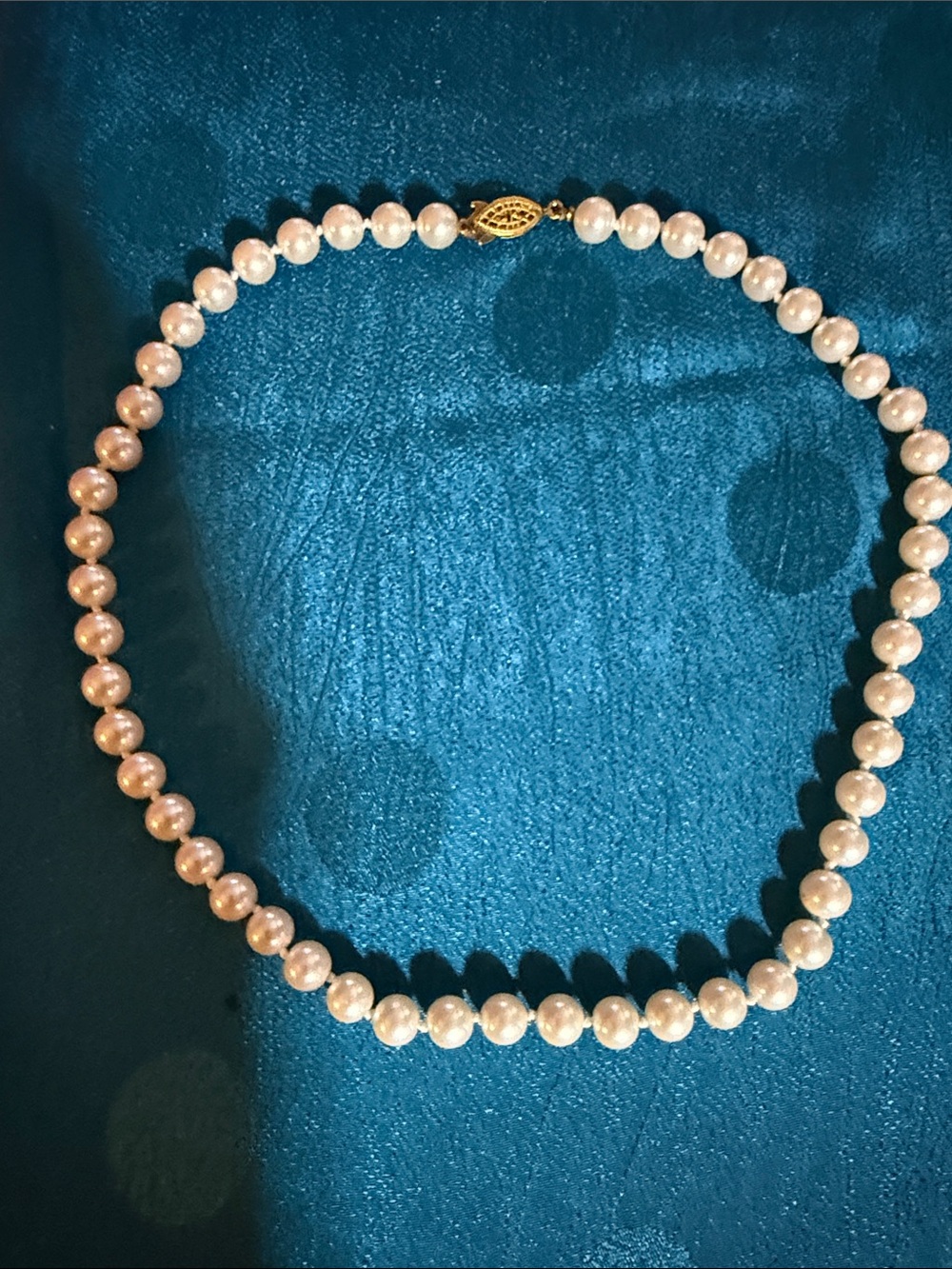 Classic faux Pearl Necklace in Cream with Gold Clasp